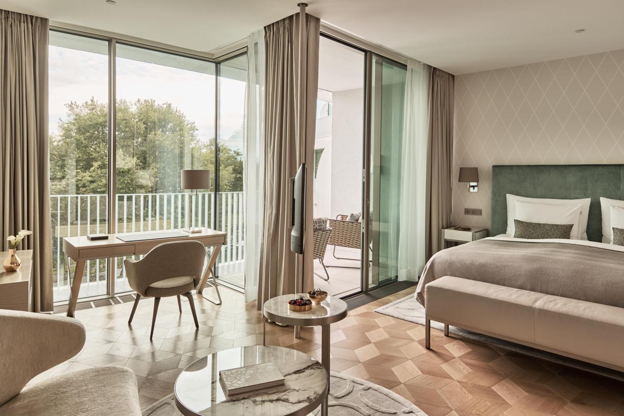The Fontenay Hamburg Ngoại thất bức ảnh A room at the hotel
