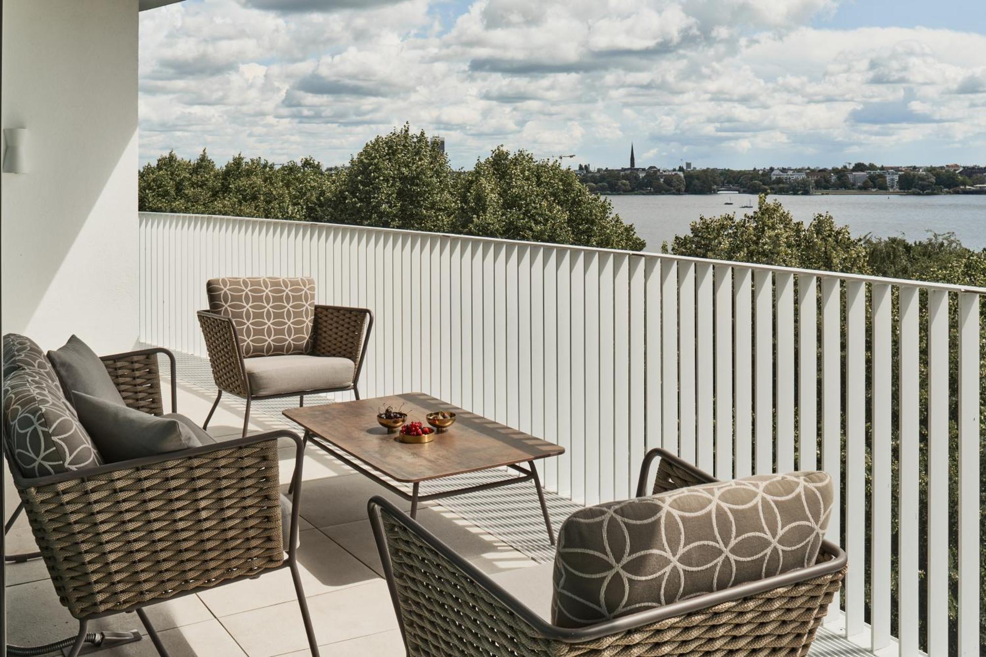 The Fontenay Hamburg Ngoại thất bức ảnh Balcony