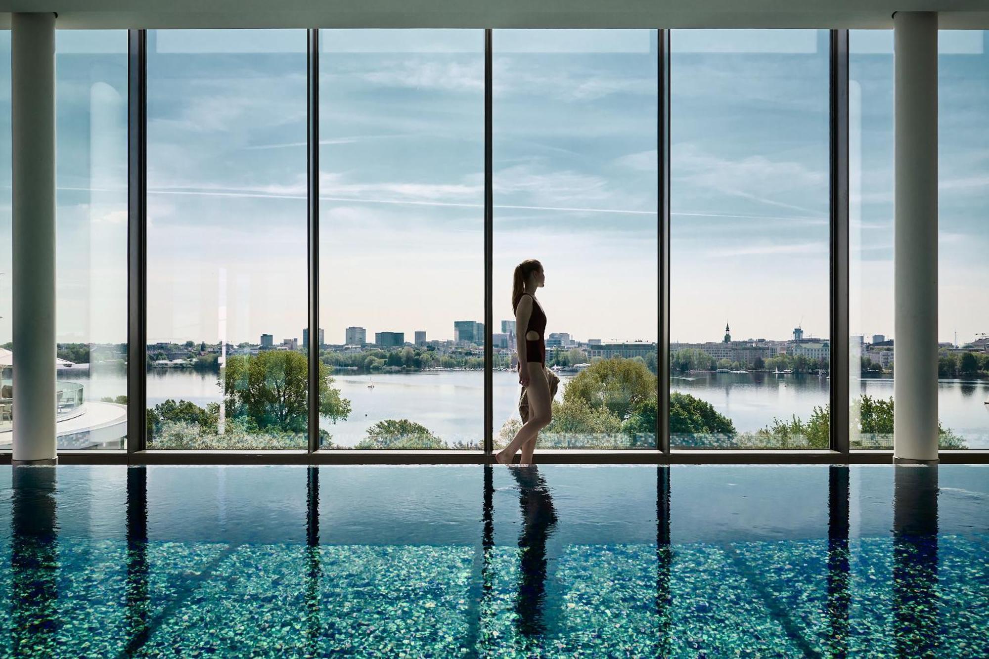 The Fontenay Hamburg Ngoại thất bức ảnh The Sky Pool