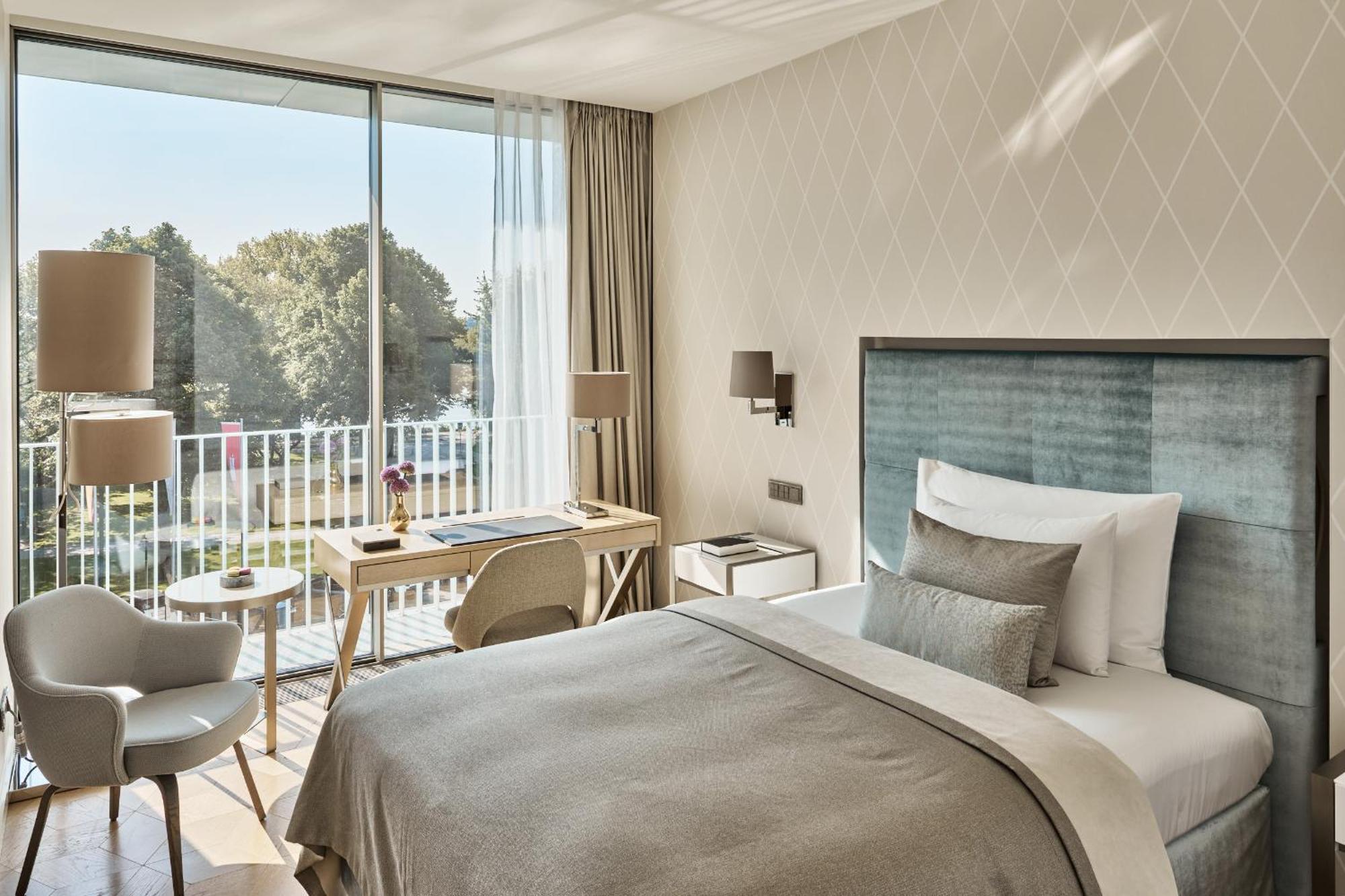 The Fontenay Hamburg Ngoại thất bức ảnh A room at the hotel