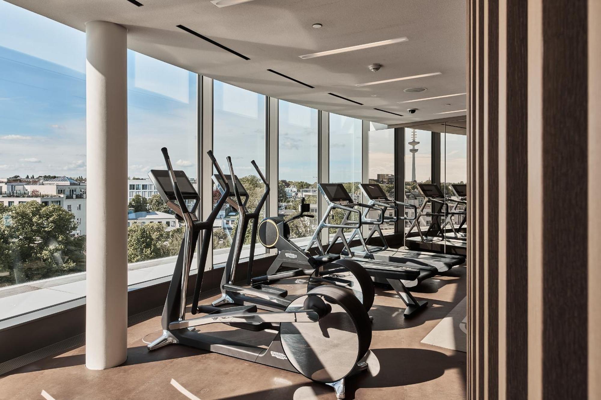 The Fontenay Hamburg Ngoại thất bức ảnh The gym at The Standard East Village