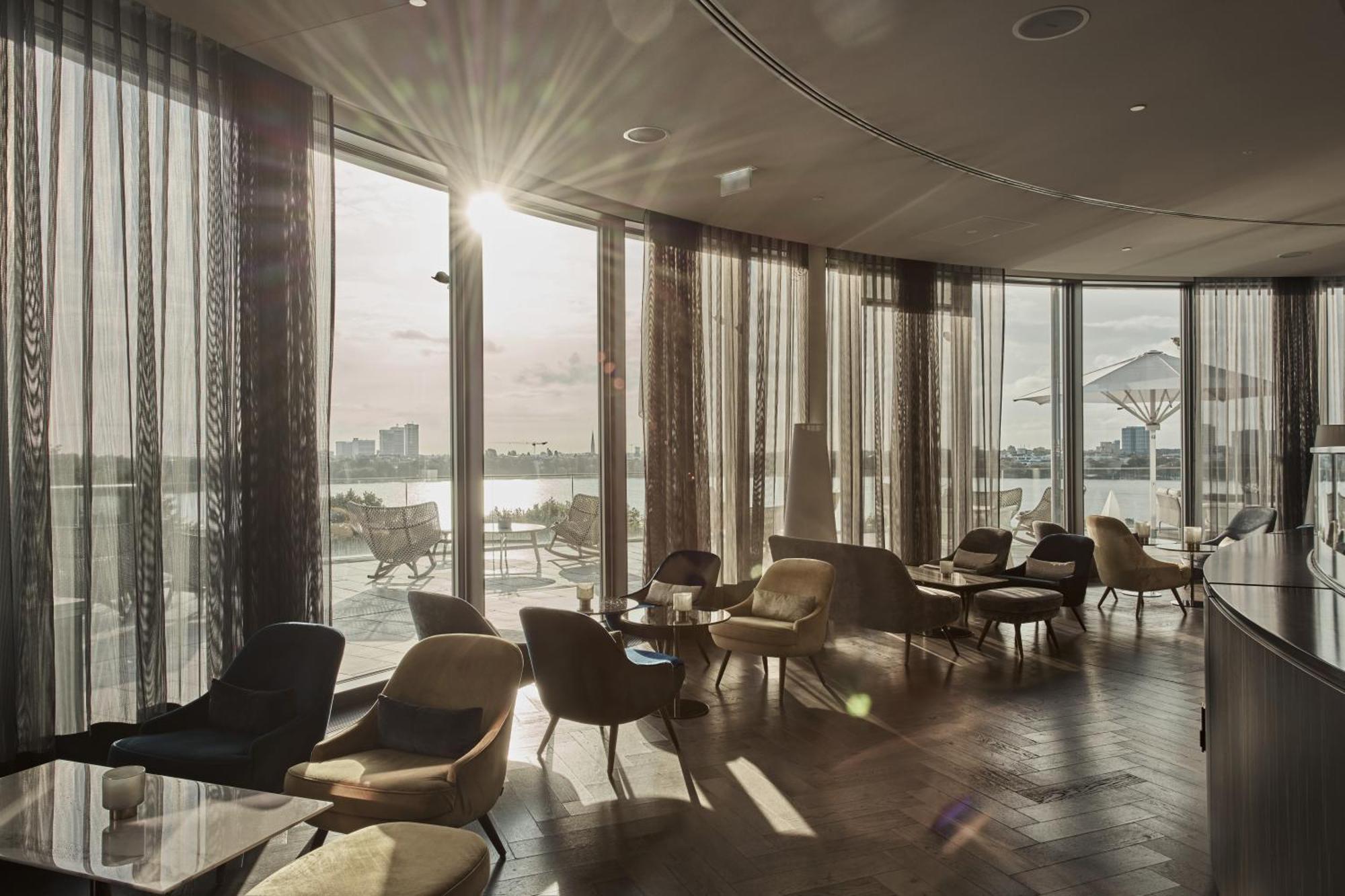 The Fontenay Hamburg Ngoại thất bức ảnh The Sky Bar
