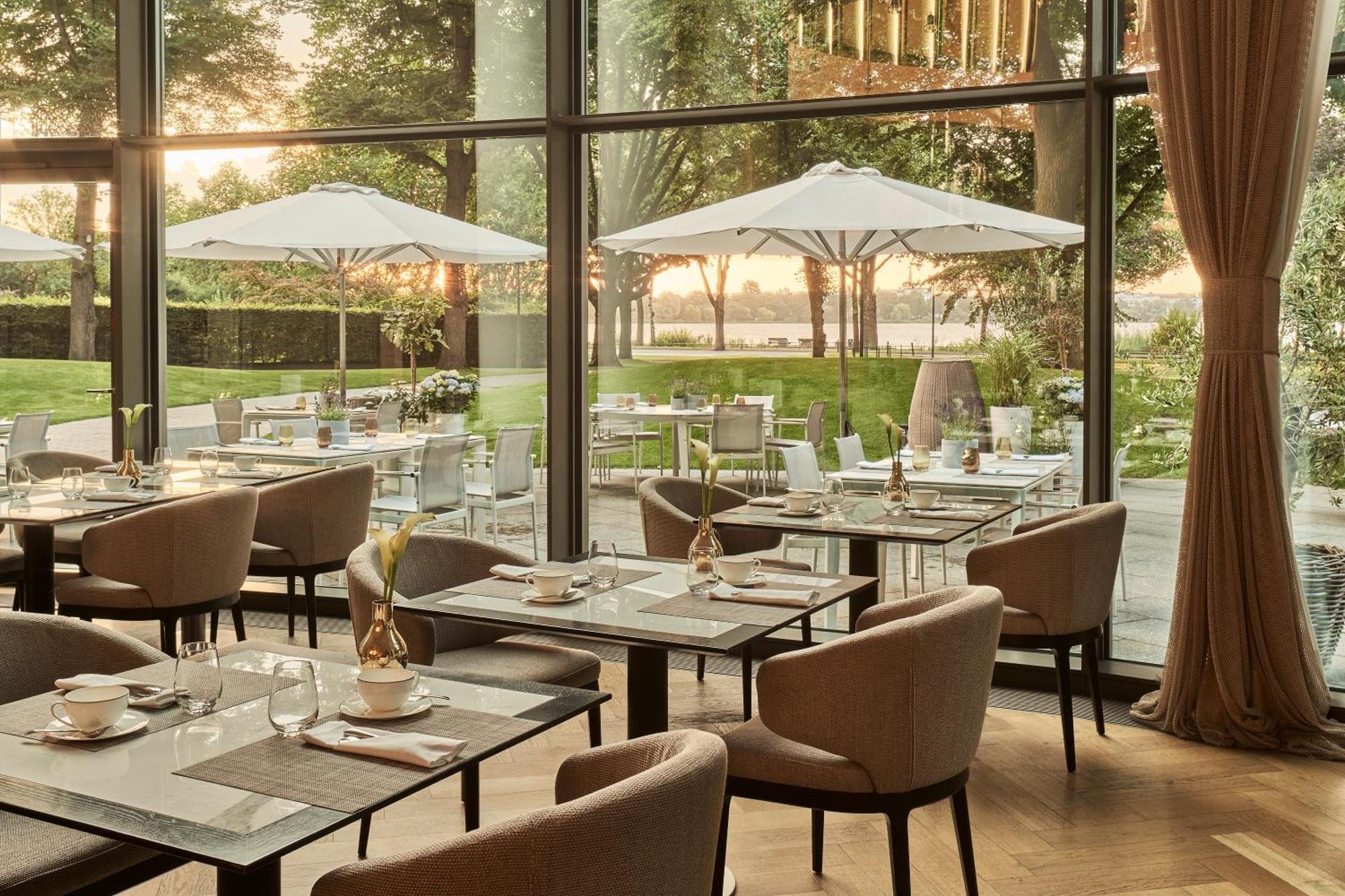 The Fontenay Hamburg Ngoại thất bức ảnh The Terrace